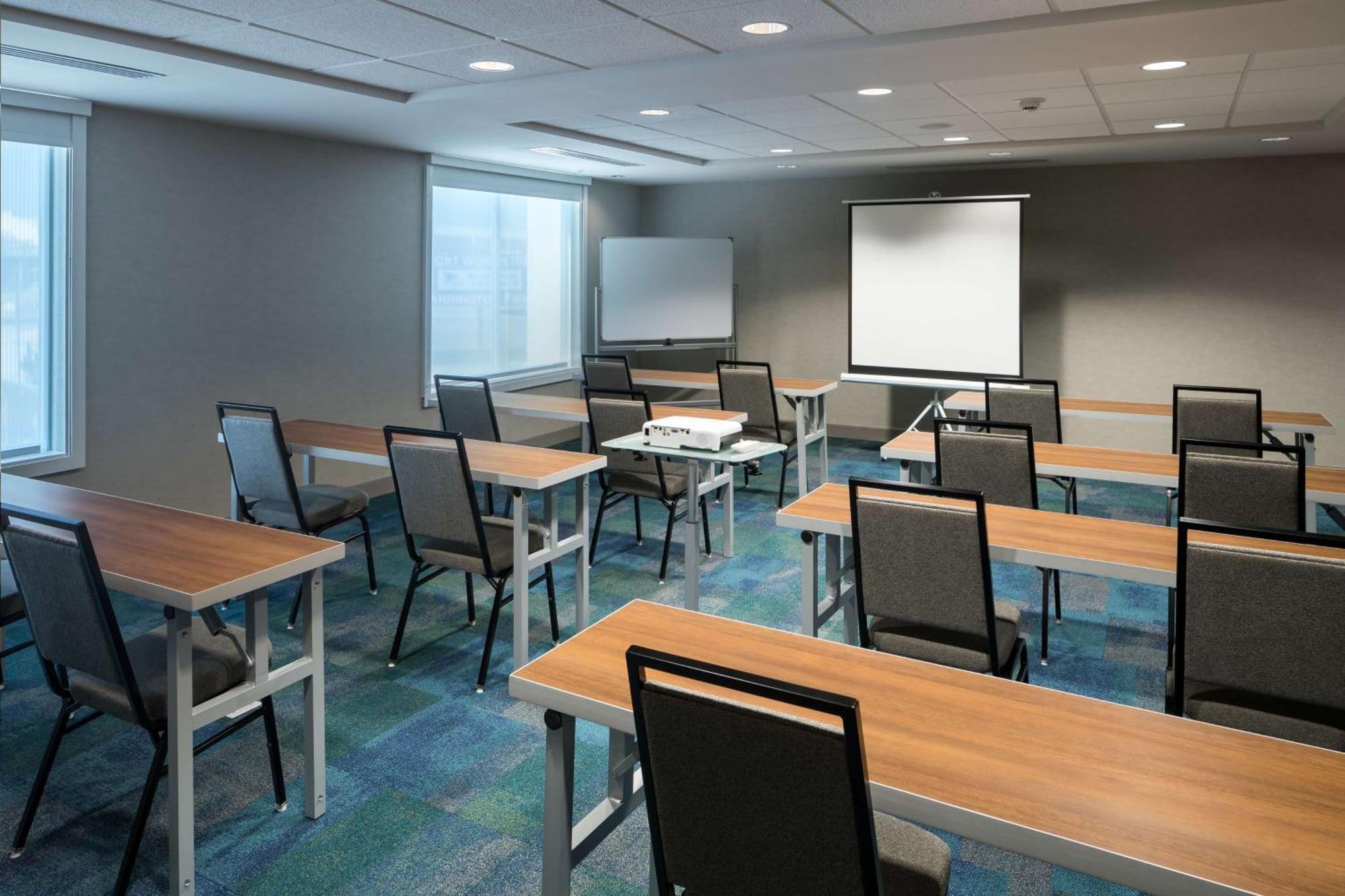 Home2 By Hilton Worth Cultural District Hotel 3*